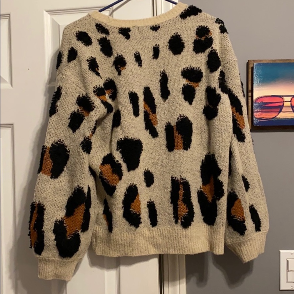 Leopard Sweater - Picture 4 of 5